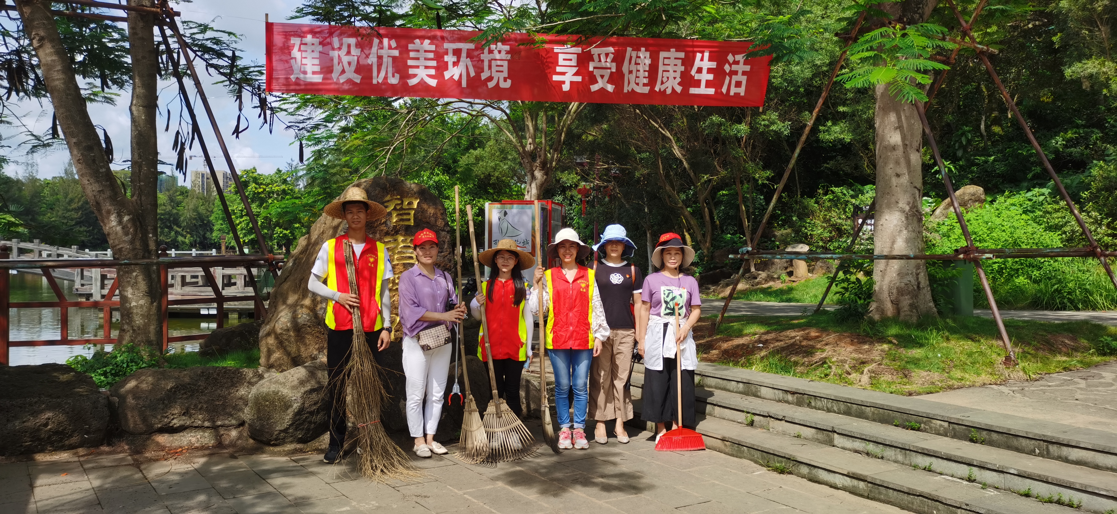 時(shí)間：2021年5月28日；地點(diǎn)：孔子文化城；主辦單位：團(tuán)縣委；活動(dòng)主題：“建設(shè)優(yōu)美環(huán)境，享受健康生活”主題教育活動(dòng)2.jpg