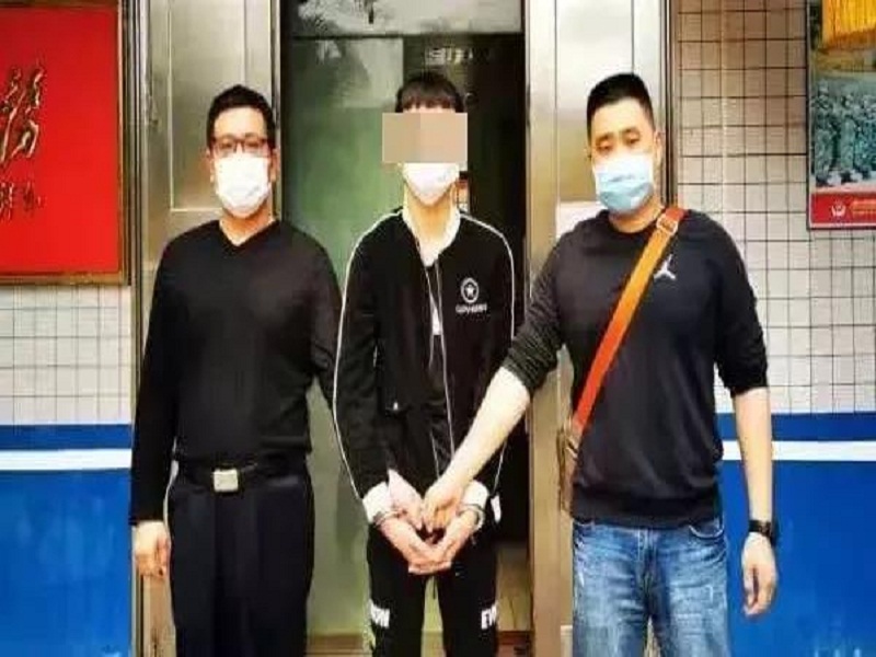 （2月4日，遂溪警方赴雷州將涉嫌詐騙犯罪嫌疑人謝某君抓捕歸案）.jpg