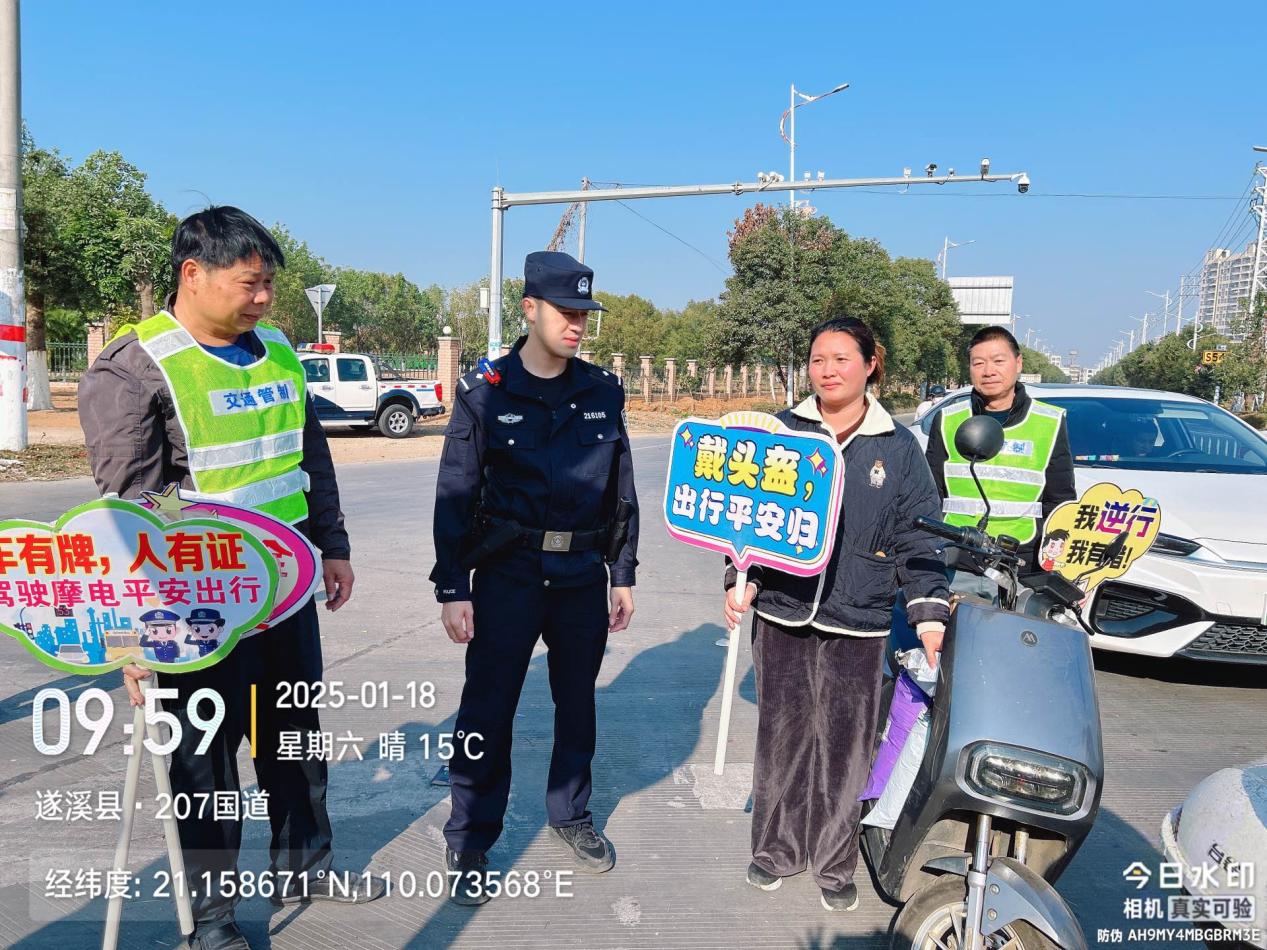 城月鎮(zhèn)人民政府聯(lián)合城月派出所開展交通勸導(dǎo)工作